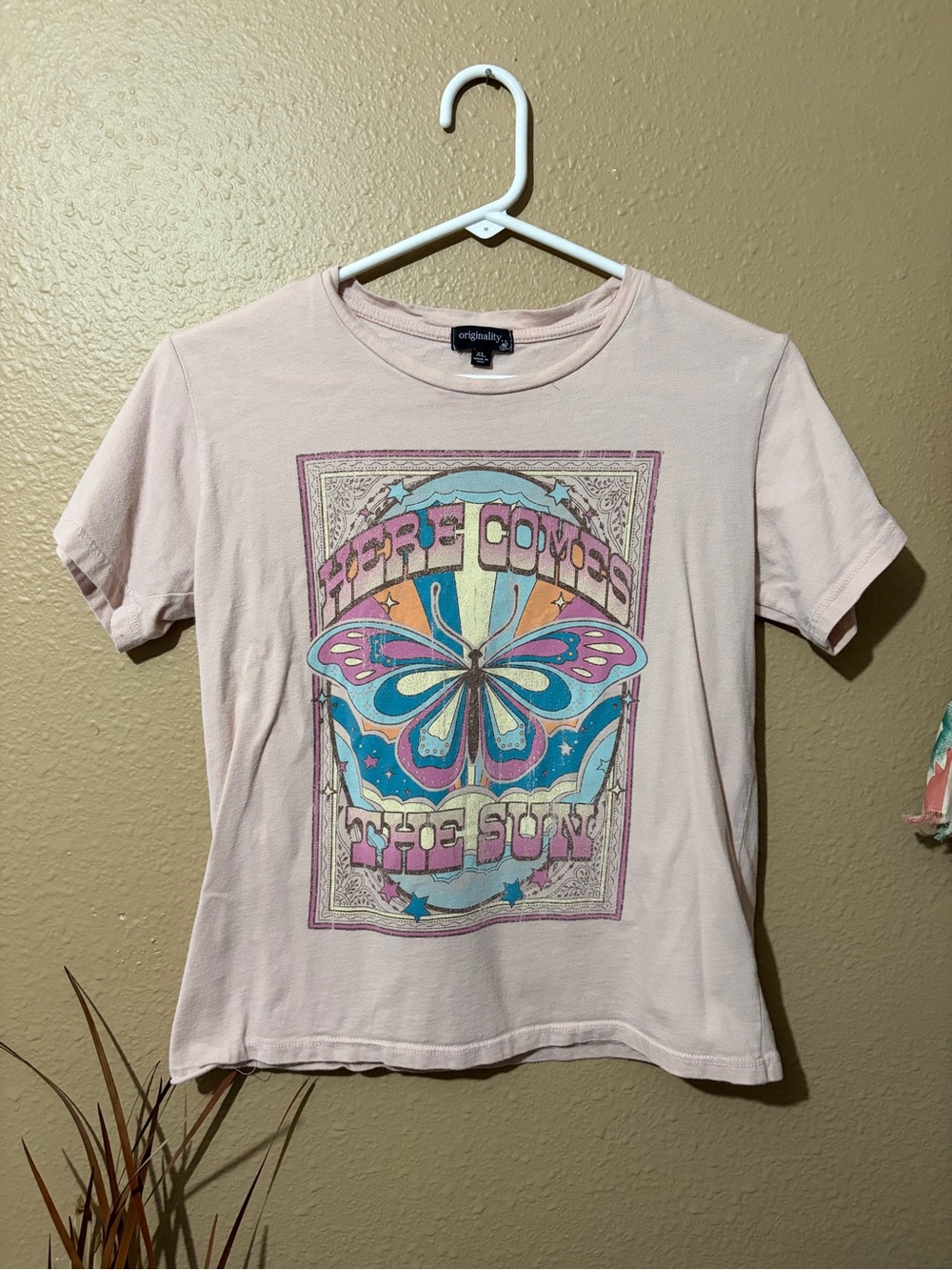 Girls Graphic Butterfly Tee in Light Pink